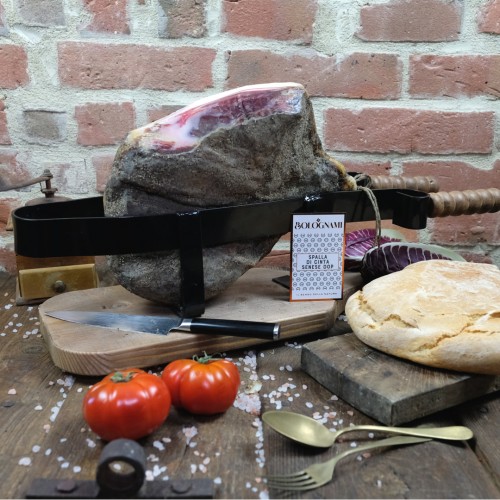 Spalla Stagionata da Cinta Senese D.O.P. Bolognami