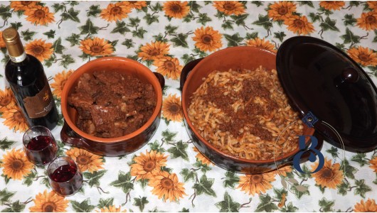Ganso en cazuela de barro y Pici con Salsa de Oca